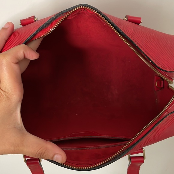 Authentic Louis Vuitton Papillon 30 with baby papillon clutch in genuine red epi - Picture 8 of 15